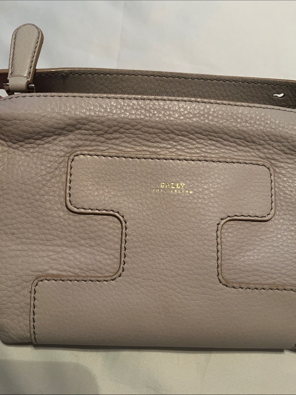 Ballys women’s Pebbled Leather Wristlet Clutch in Light Taupe - Picture 2 of 10